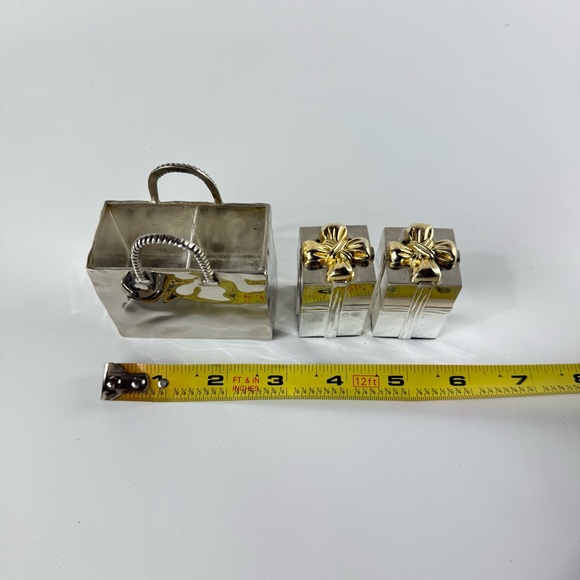 Godinger Silver Plate Salt and Pepper Shakers - Silver Presents with Gold Bows - Picture 6 of 10